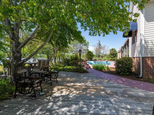 Photo of 402 Nanaloo Avenue