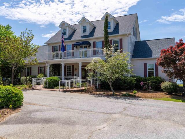 Photo of 402 Nanaloo Avenue