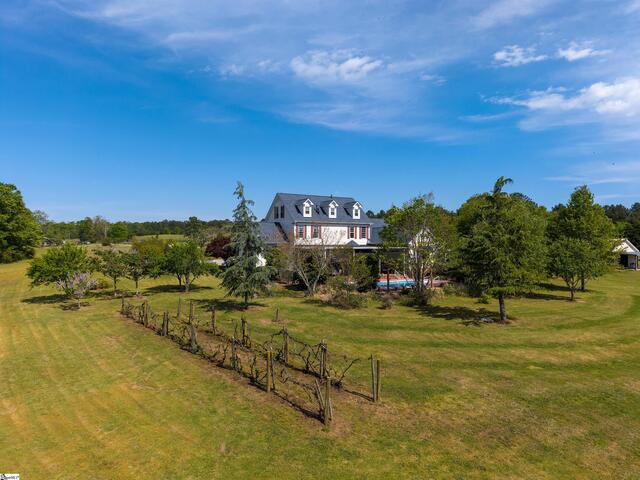 Photo of 402 Nanaloo Avenue