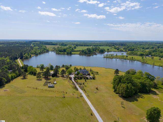 Photo of 402 Nanaloo Avenue