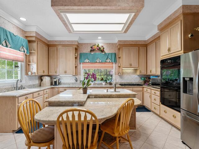 Photo of 402 Nanaloo A Avenue