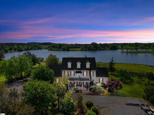 Photo of 402 Nanaloo A Avenue