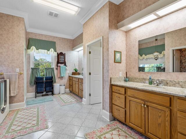 Photo of 402 Nanaloo A Avenue