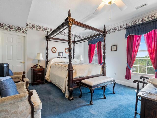 Photo of 402 Nanaloo A Avenue