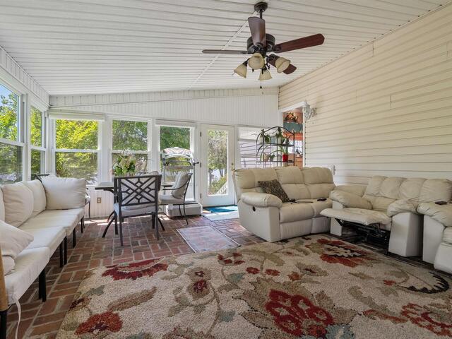 Photo of 402 Nanaloo A Avenue