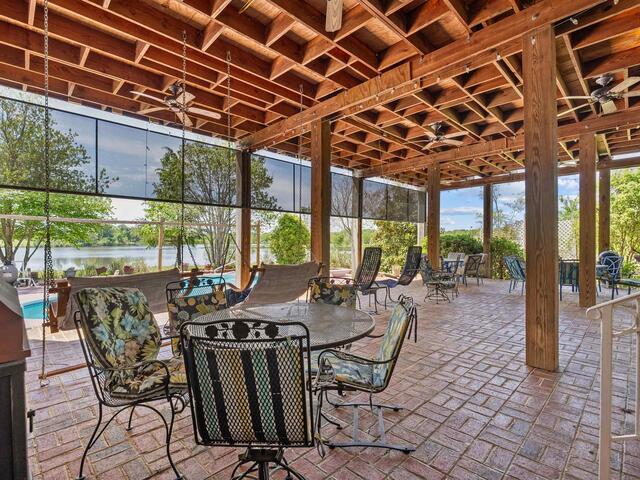 Photo of 402 Nanaloo A Avenue