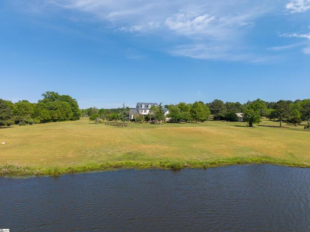 Photo of 402 Nanaloo A Avenue