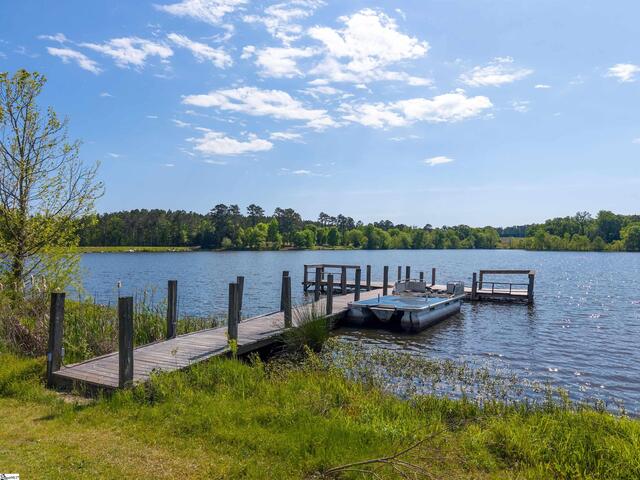 Photo of 402 Nanaloo A Avenue