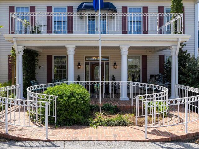 Photo of 402 Nanaloo A Avenue