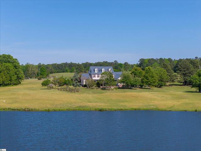 Photo of 402 Nanaloo A Avenue