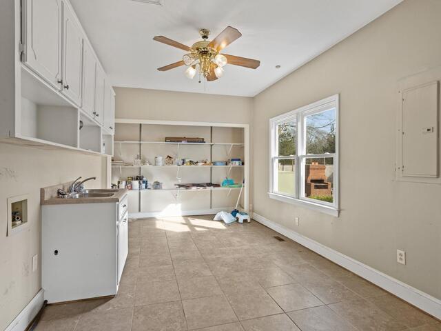 Photo of 414 Giggle Drive