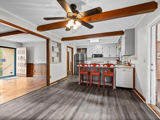 Photo of 404 Reeves Drive