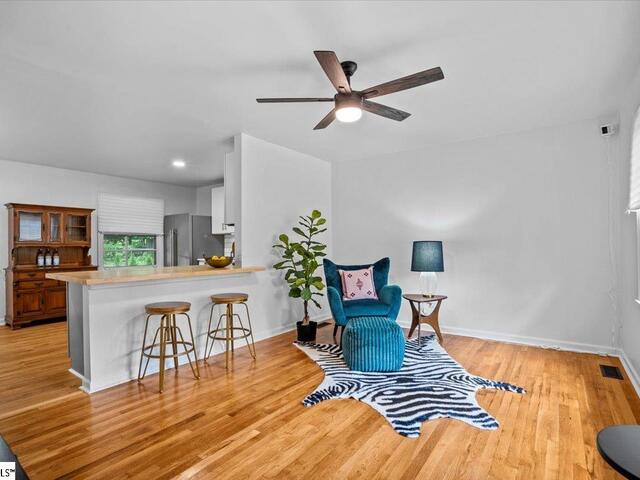 Photo of 310 Skyline Road