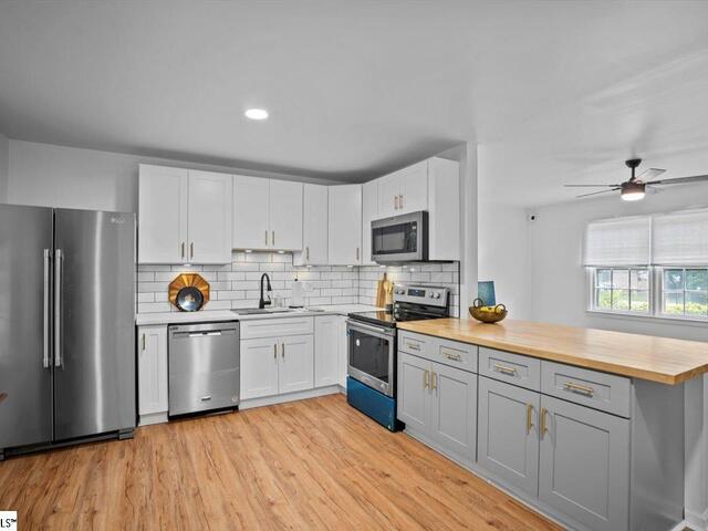 Photo of 310 Skyline Road