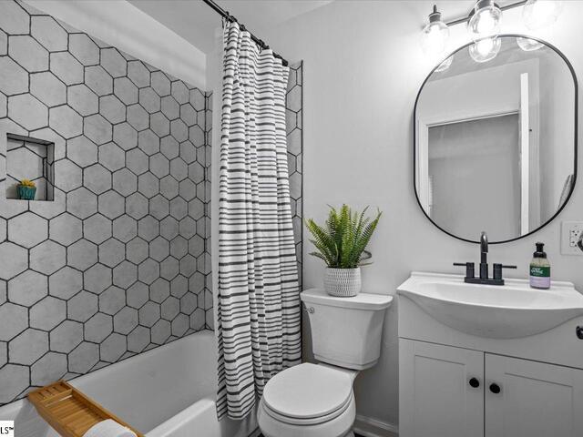 Photo of 310 Skyline Road