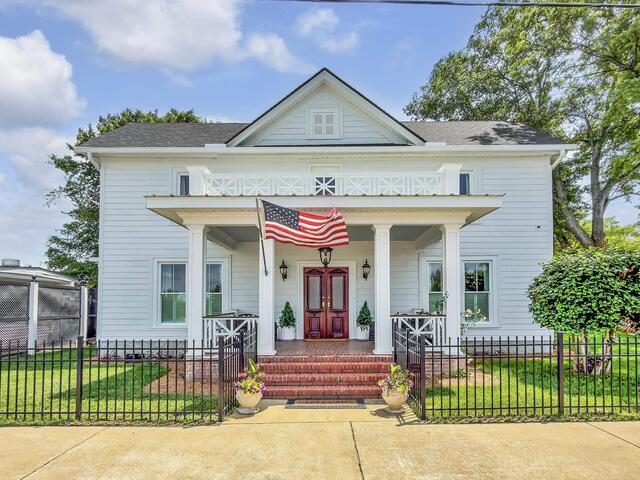 Photo of 109 W Curtis Street