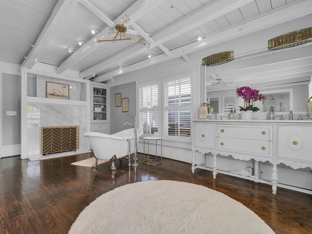 Photo of 109 W Curtis Street