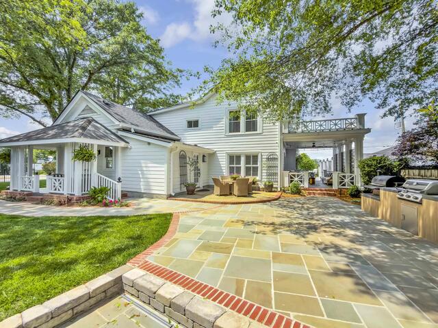 Photo of 109 W Curtis Street