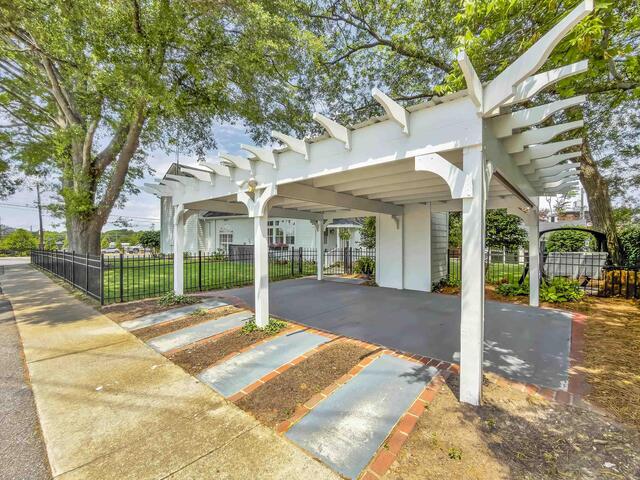 Photo of 109 W Curtis Street