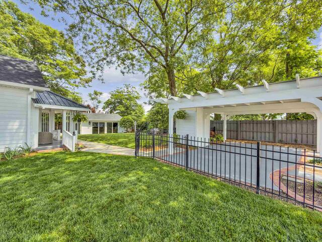 Photo of 109 W Curtis Street
