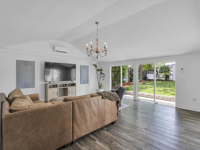Photo of 109 W Curtis Street
