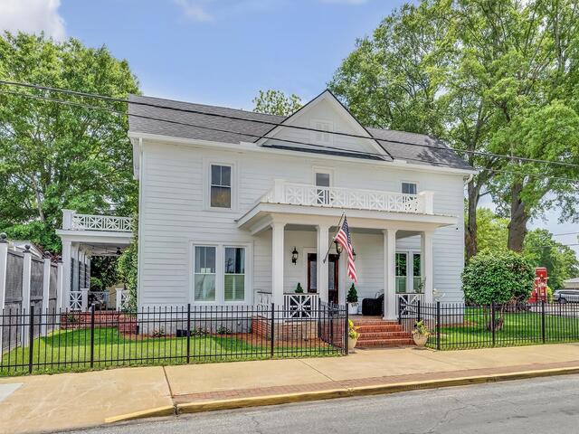 Photo of 109 W Curtis Street