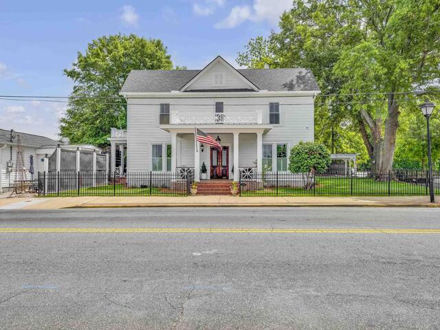 Photo of 109 W Curtis Street