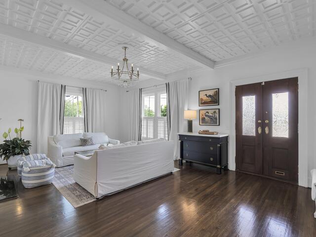 Photo of 109 W Curtis Street