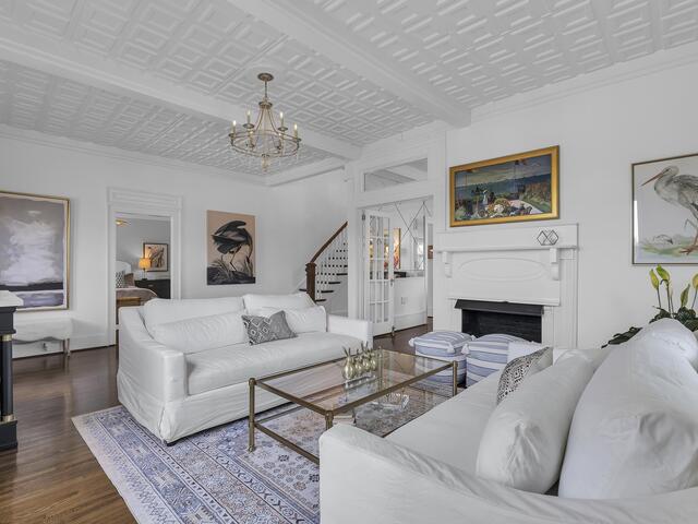 Photo of 109 W Curtis Street