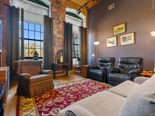 Photo of 400 Mills Avenue