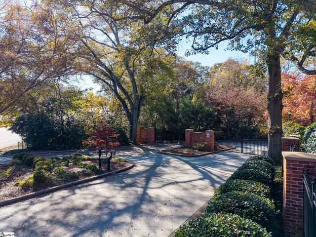 Photo of 400 Mills Avenue