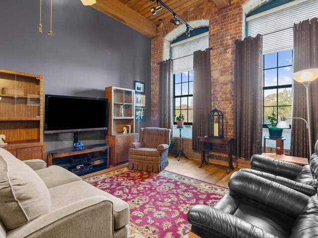 Photo of 400 Mills Avenue