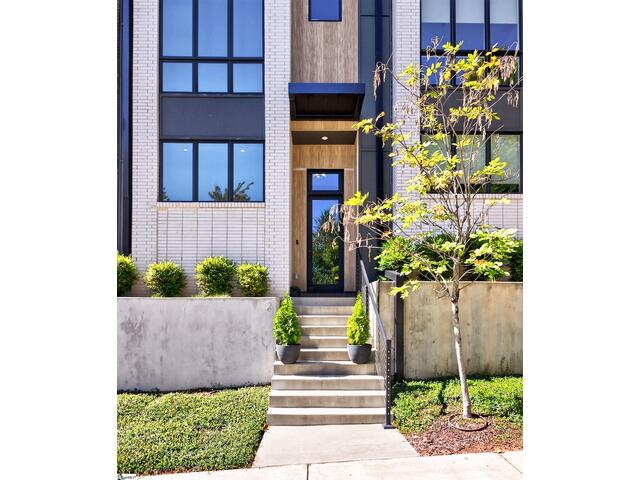 Photo of 611 N Main Street