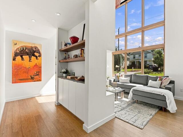 Photo of 15 E Montclair Avenue