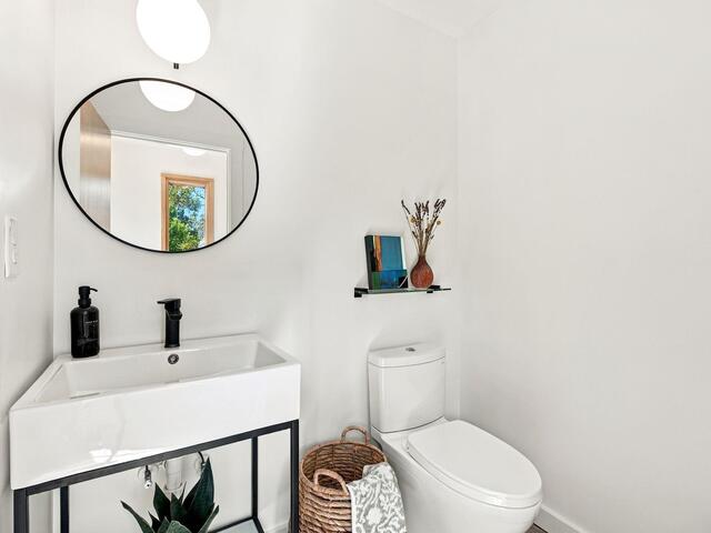 Photo of 15 E Montclair Avenue