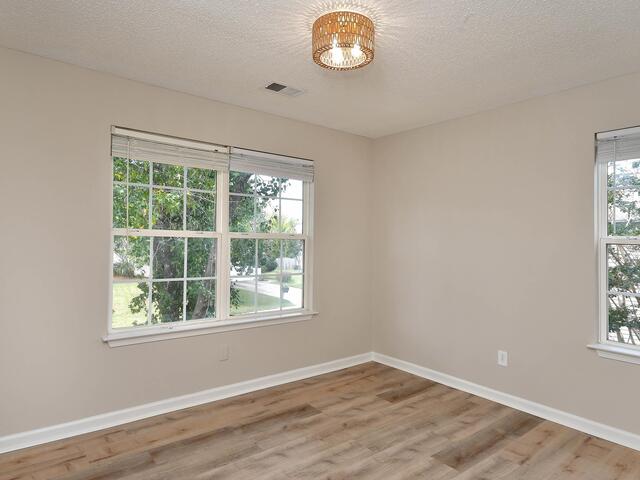 Photo of 614 Fairview Lake Way