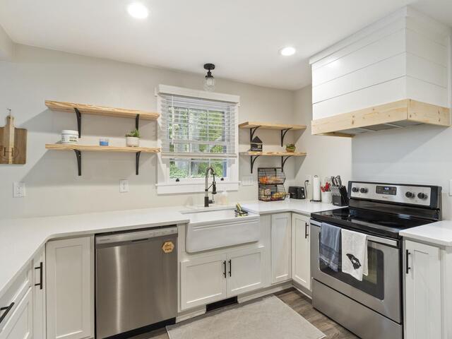 Photo of 6 N Oak Forest Drive