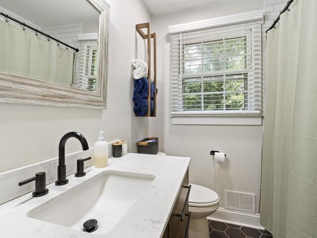 Photo of 6 N Oak Forest Drive
