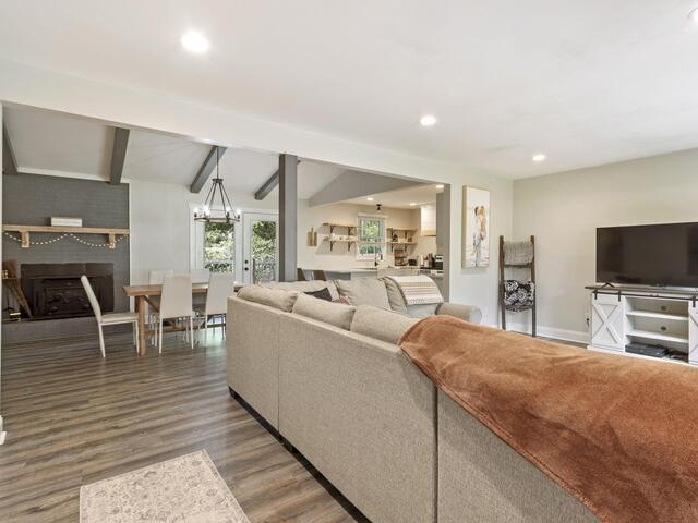 Photo of 6 N Oak Forest Drive