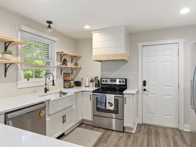 Photo of 6 N Oak Forest Drive