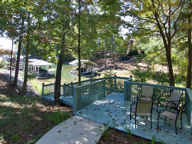 Photo of 206 Petty Road