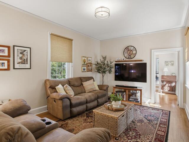 Photo of 2421 Augusta Street