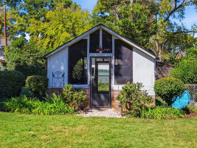 Photo of 2421 Augusta Street