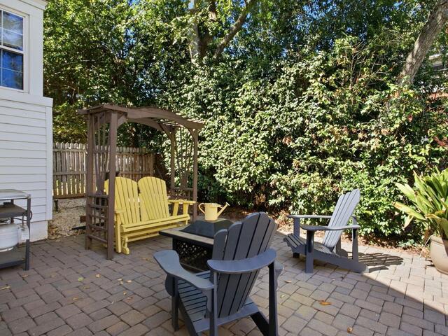 Photo of 2421 Augusta Street