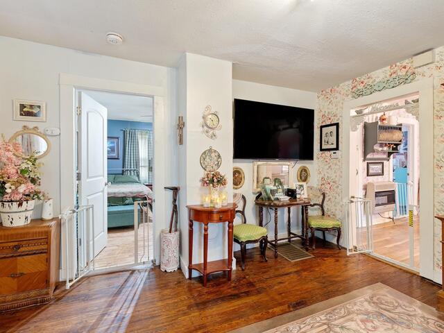 Photo of 342 N Hampton Avenue