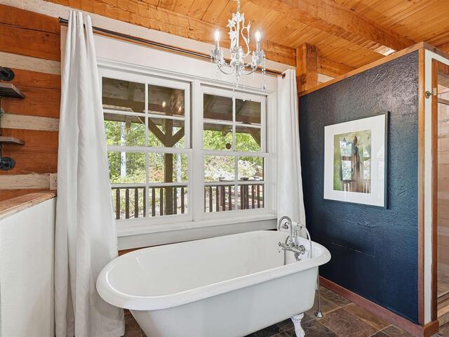 Photo of 723 N Highland Road