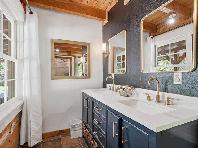 Photo of 723 N Highland Road