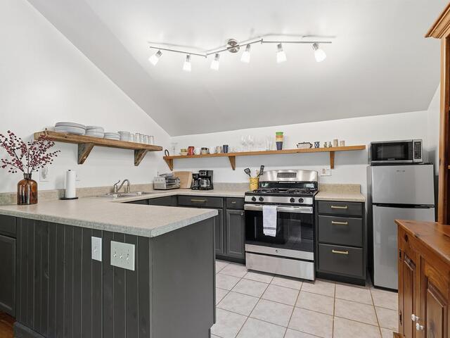 Photo of 723 N Highland Road