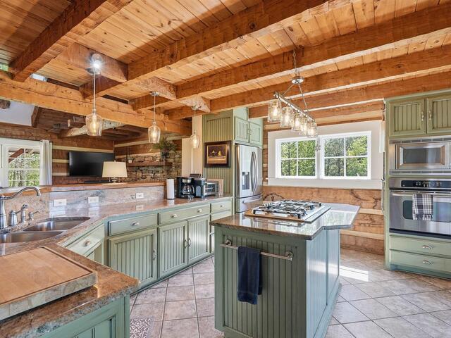 Photo of 723 N Highland Road