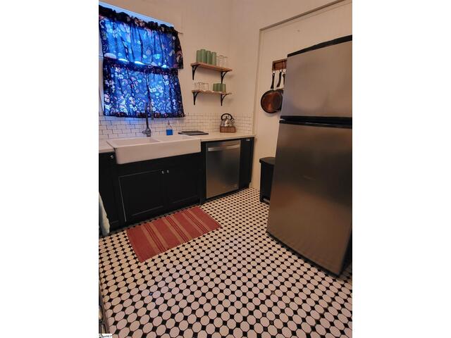 Photo of 210 E Fairview Avenue